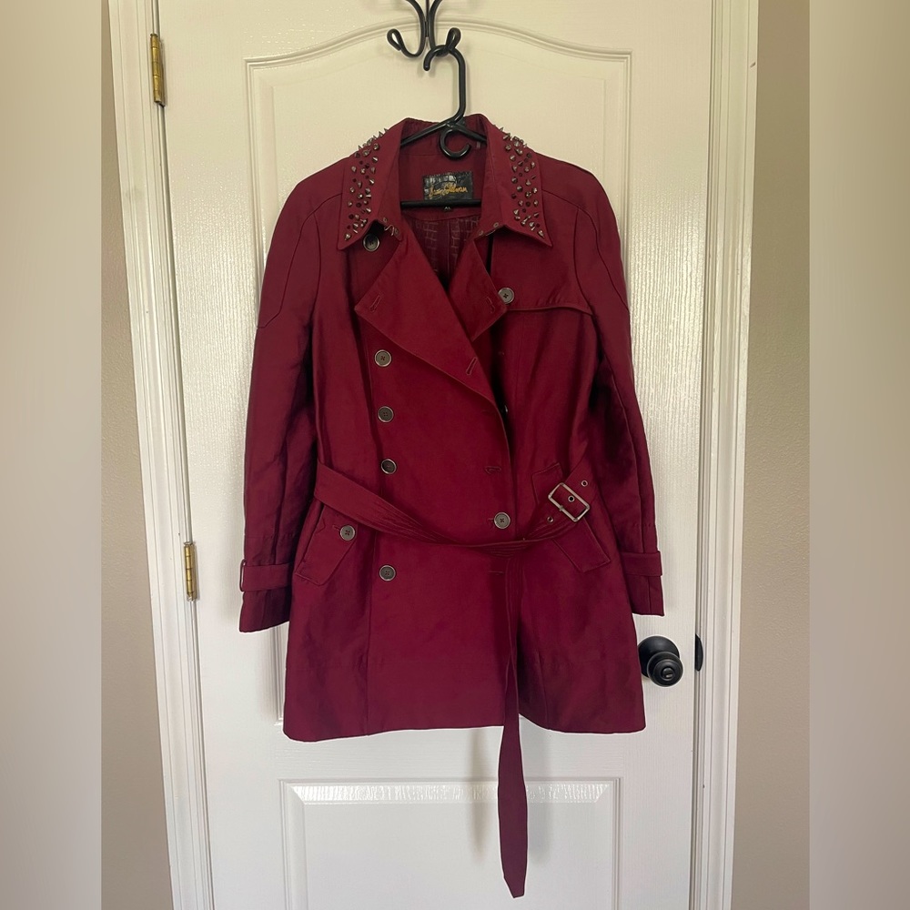 Gorgeous Trench with embellished collar
